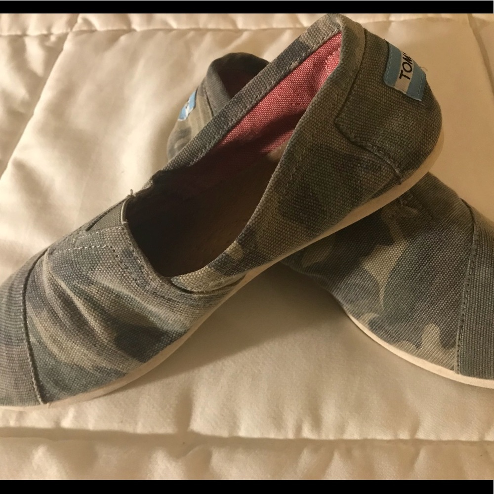 TOMS army green